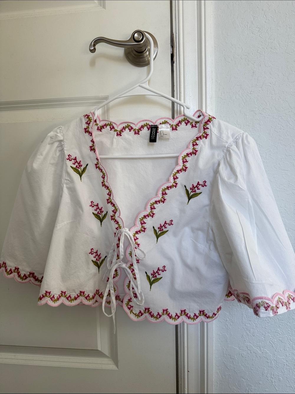H&M White Cropped Tie-Front Top with Pink Floral Embroidery
